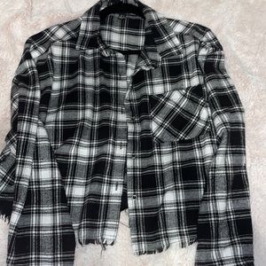 BLACK N WHITE CROPPED DISTRESSED FLANNEL